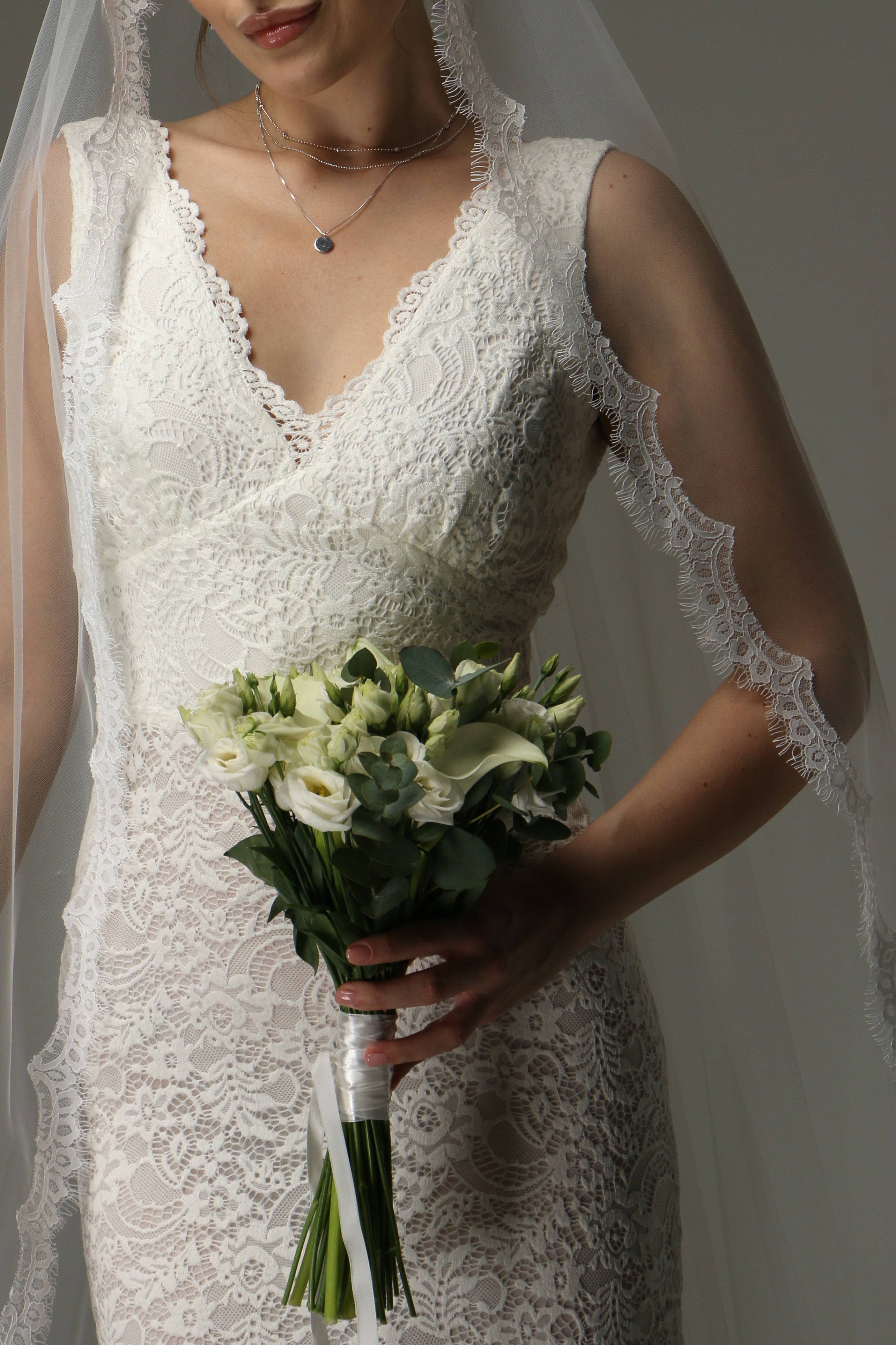 Chantilly Lace Cathedral Wedding Veil – One Tier Bridal Veil